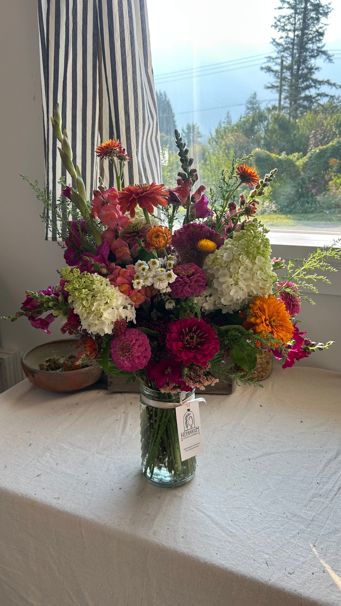 Gardens Choice Vase Arrangement
